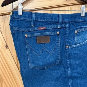 Wrangler Men's Deep Blue Relaxed Jeans